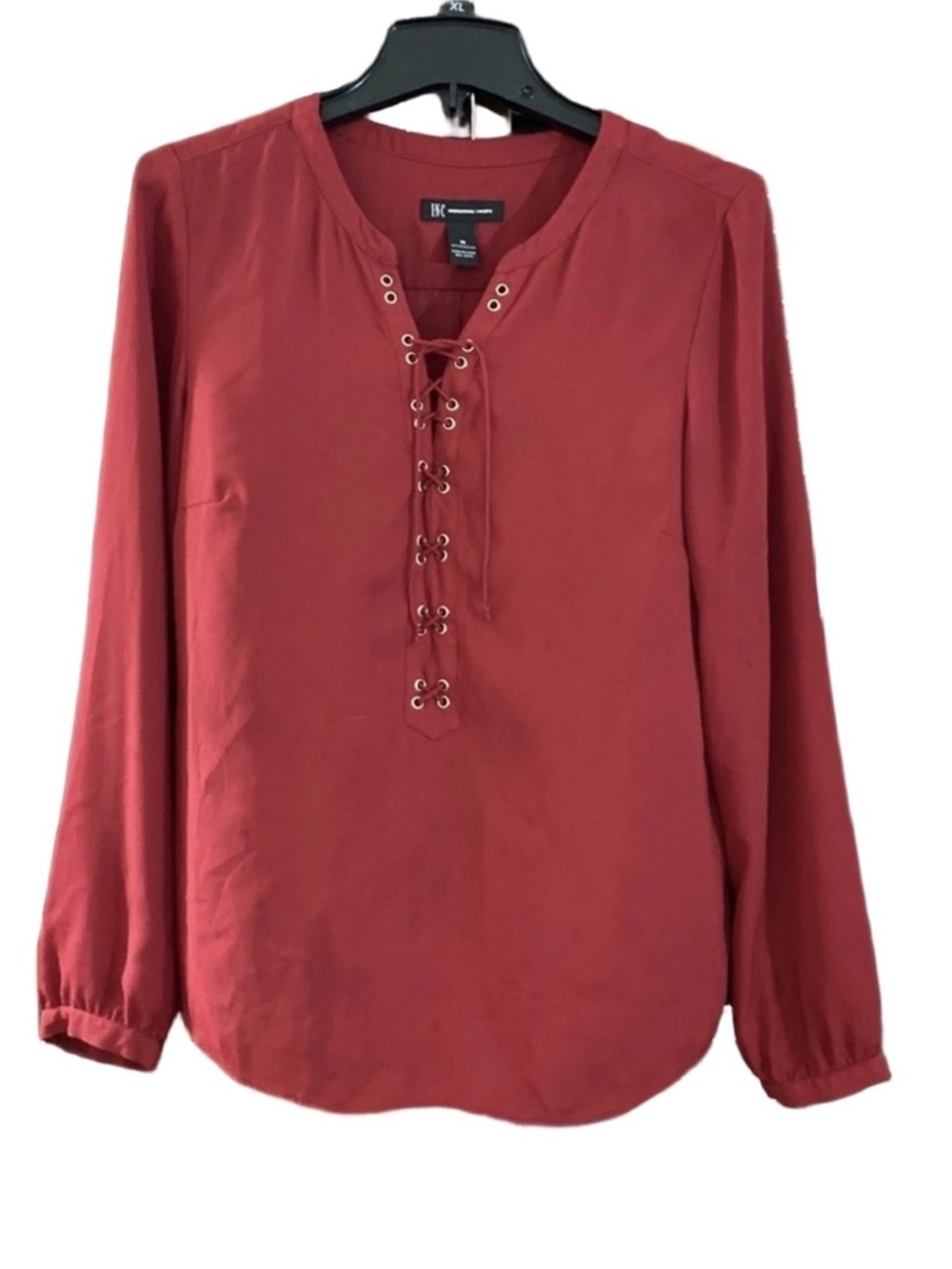 LADIES RED TOP WITH A CUTE NECKLINE